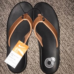 Rose gold Nike flip flops